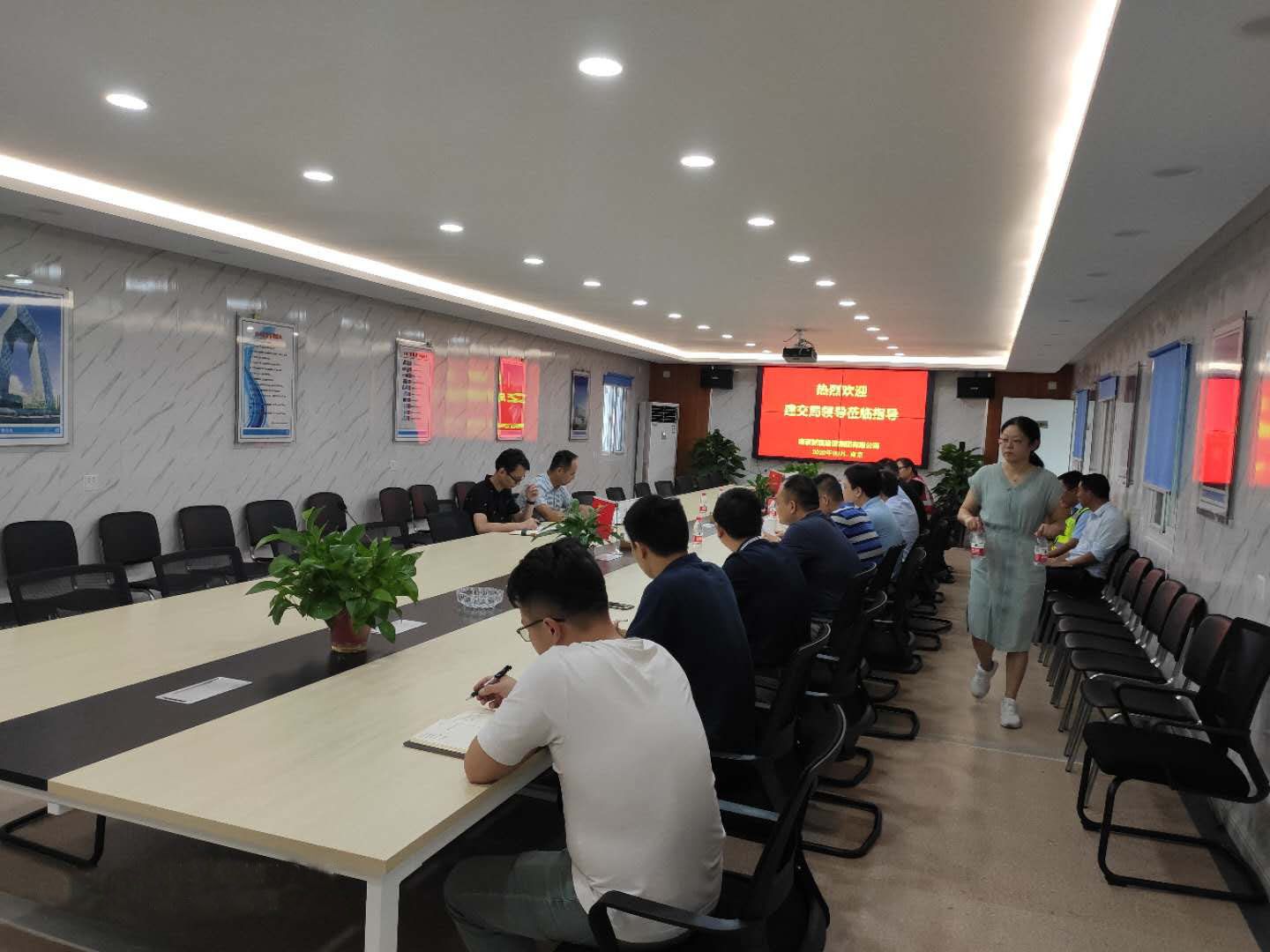 �������������͹�ίݰ���ڲ���רҵ�������Ϊ�����Ž�����Ŀ��չ�ֳ��徲��������