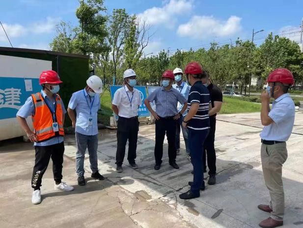 ���Ρ�����ǽ�� �Ͼ��ڲ���רҵ�������Ϊ��������ҹ��֯2000�������Ѻ�����