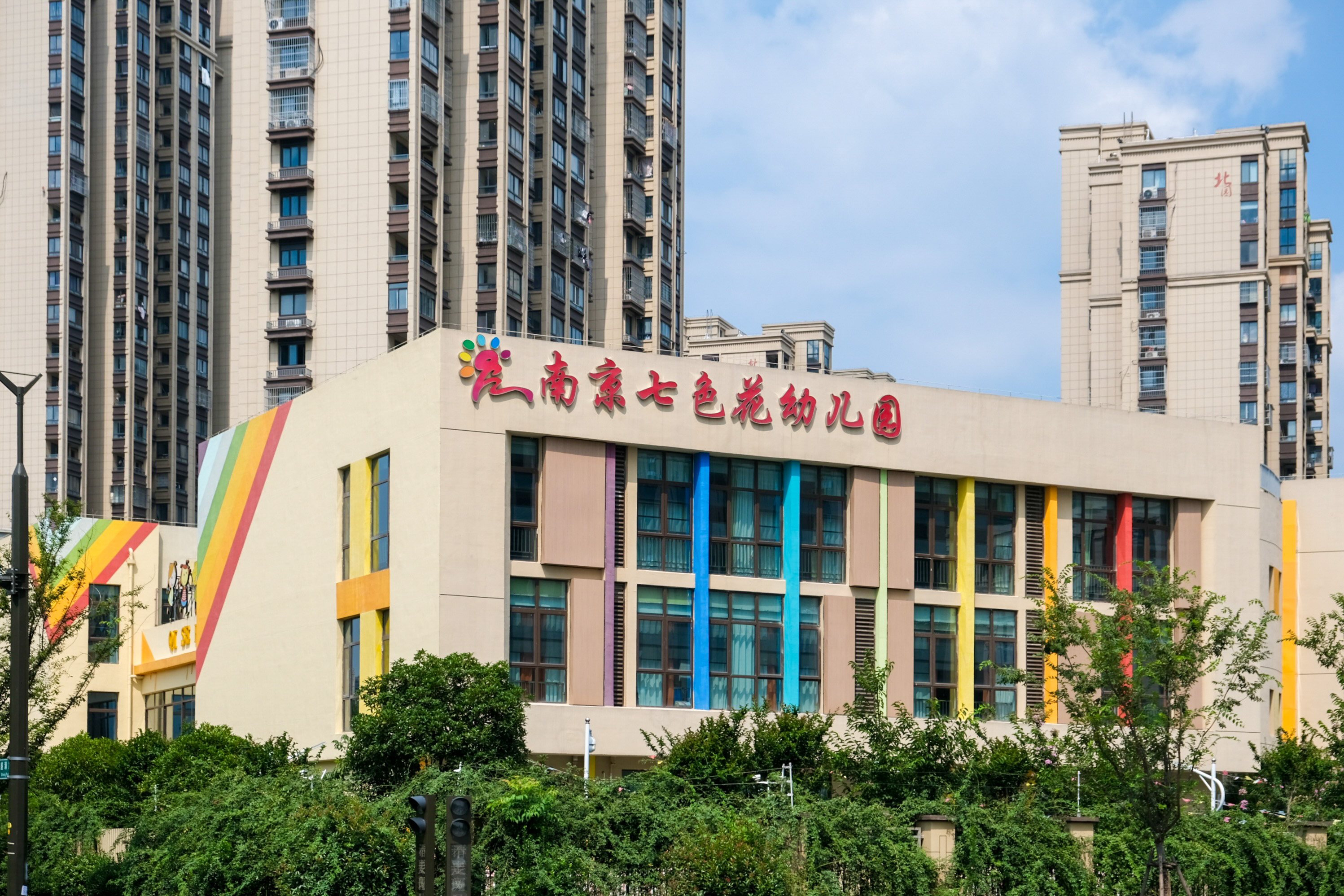 �Ͼ���ɫ���׶�԰