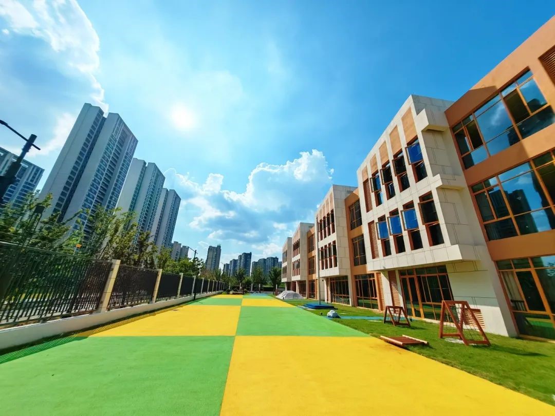 �����ؽ��ֵ�����·�׶�԰�����＾��԰