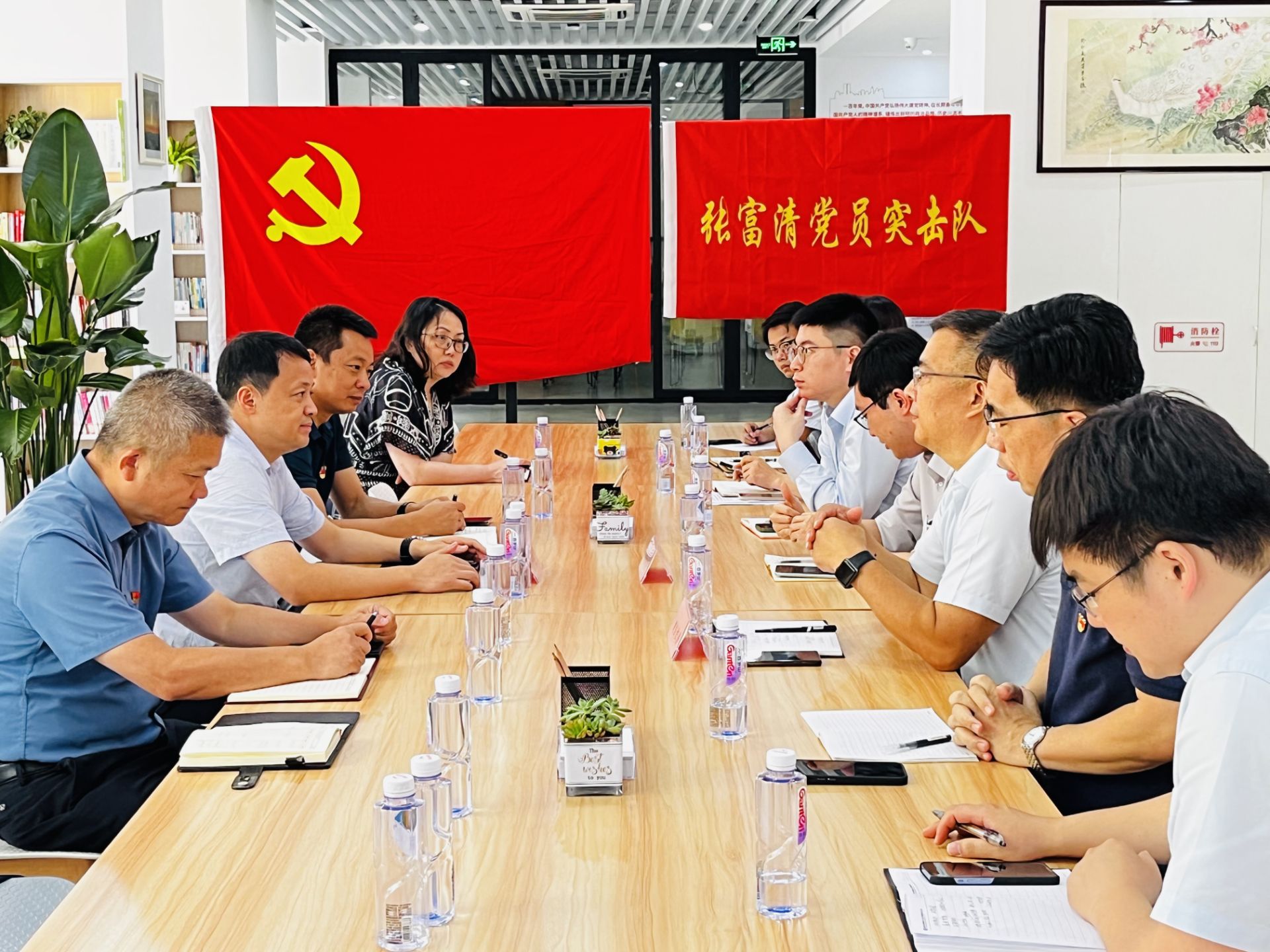 �����˾�  δ������ ���ڲ���רҵ�������Ϊ�����ſ�չ�������⵳�������˶�